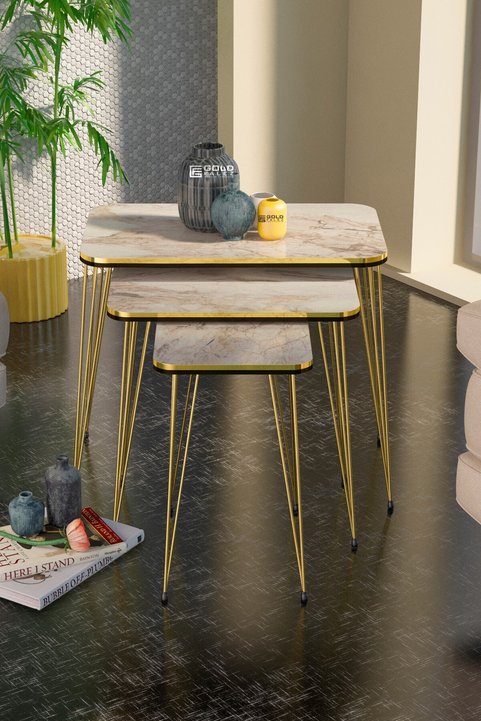 Set di tavolini con gambe a filo dorato