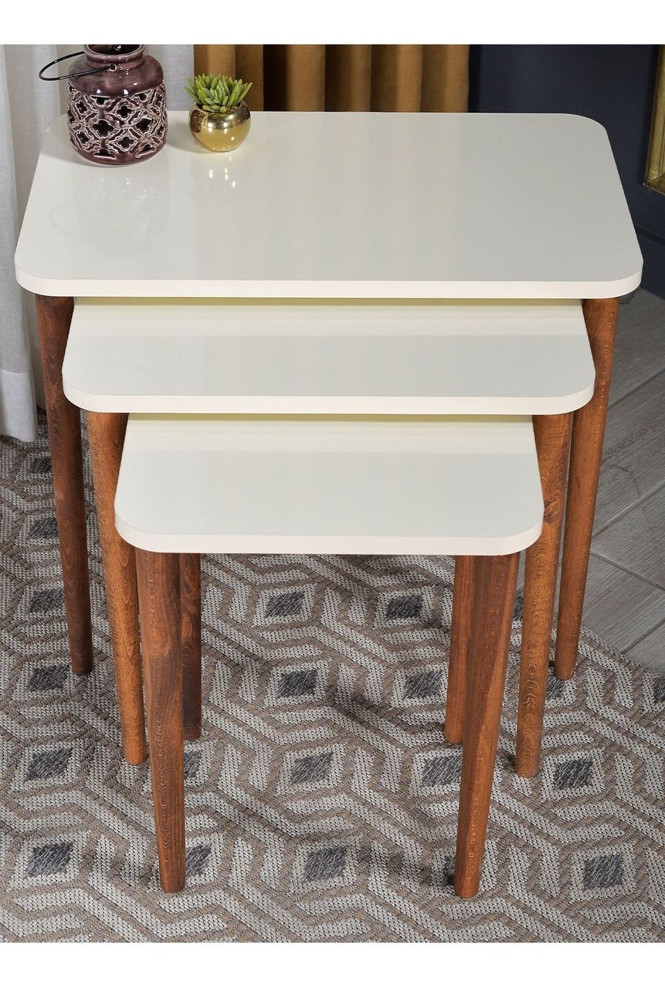 Set di tavolini a nido con gambe tornite 4