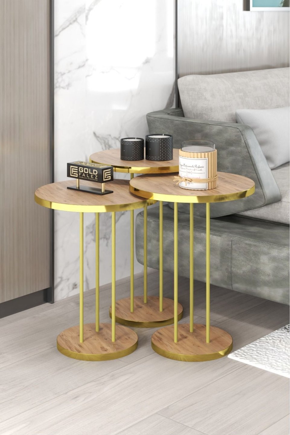 Satztische mit goldenen Metallbeinen 3