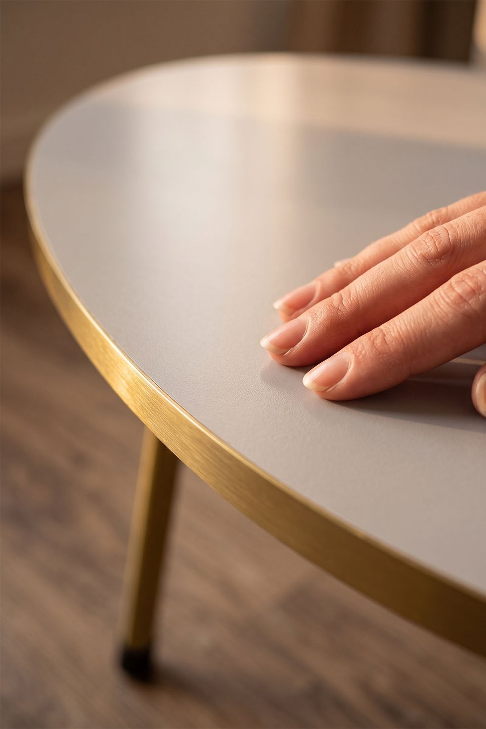 Ovaler Couchtisch mit goldenen Beinen 7