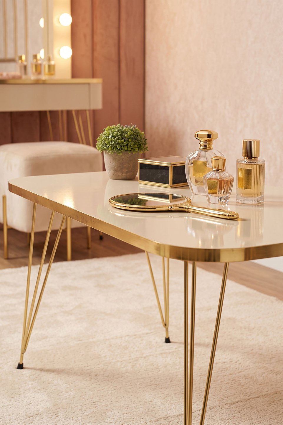 Vierkante salontafel met gouden draadframe 5