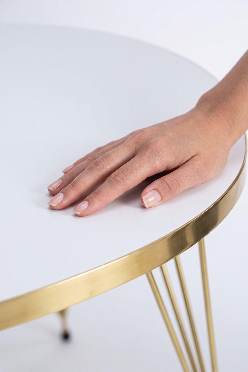 Elliptische salontafel met gouden draadframe 7