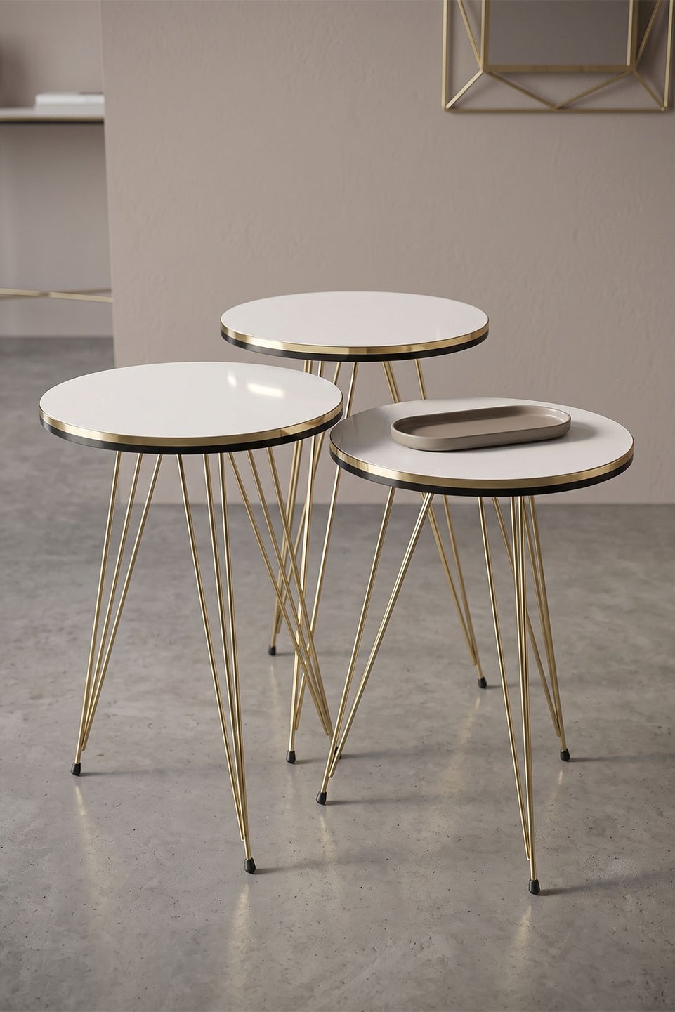 Nesttafels met gouden draadpoten 4
