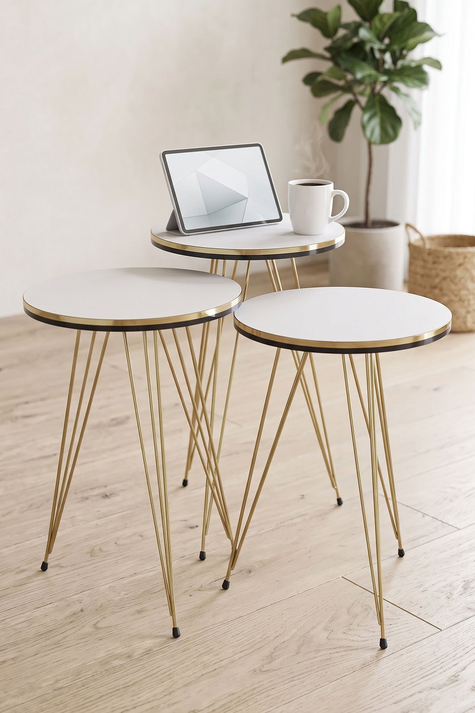 Nesttafels met gouden draadpoten 3