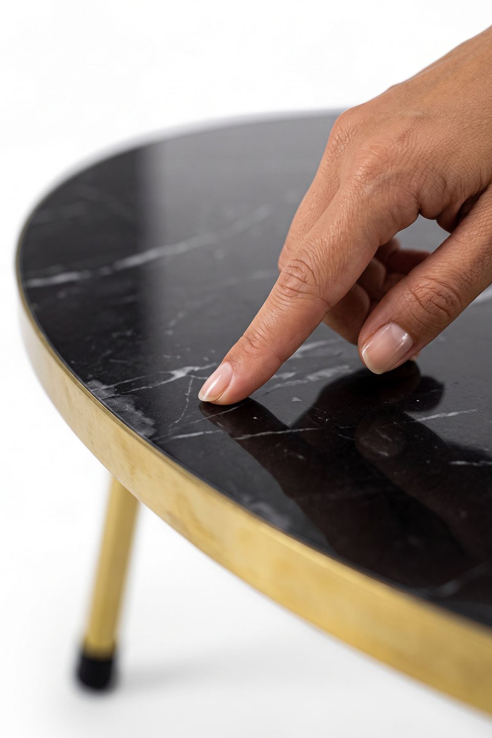 Table basse ovale à pieds dorés 7