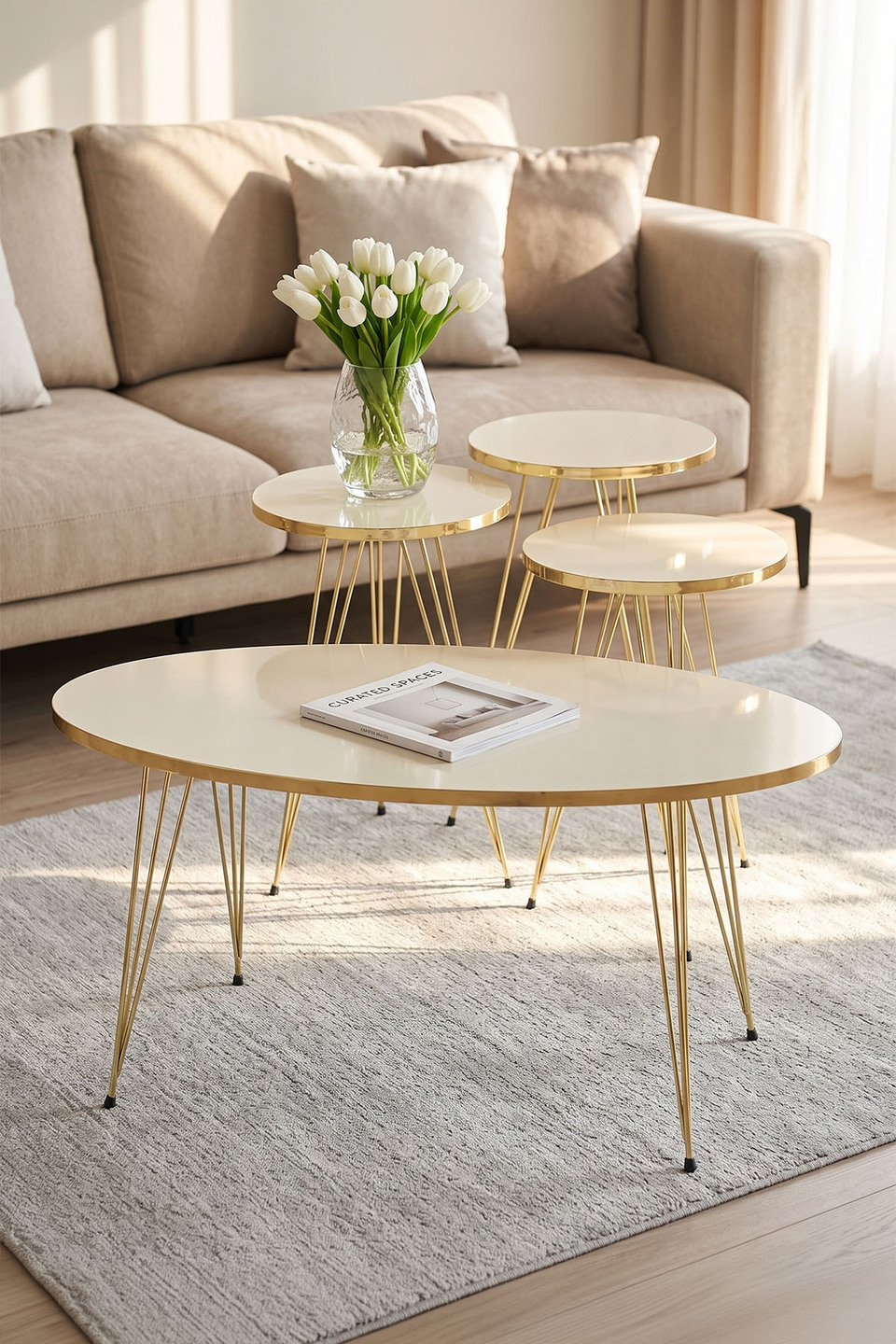 Set di tavolini ellittici a filo dorato – Crema
