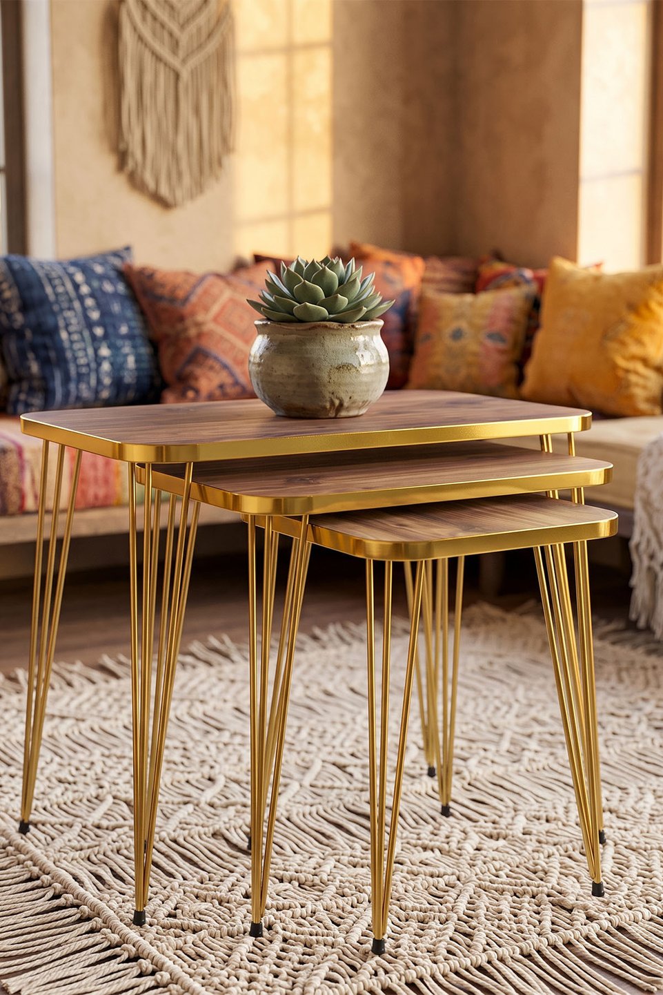 Mesas de encaixe com pés de arame dourado 5