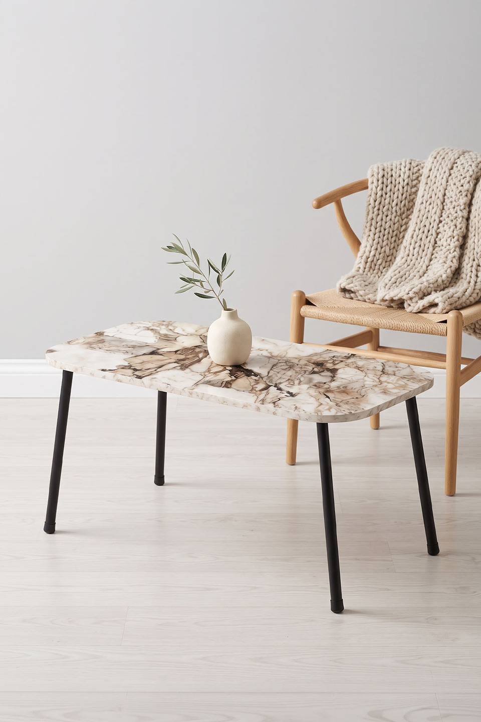 Mesa de centro rectangular de metal negro – Efes blanco