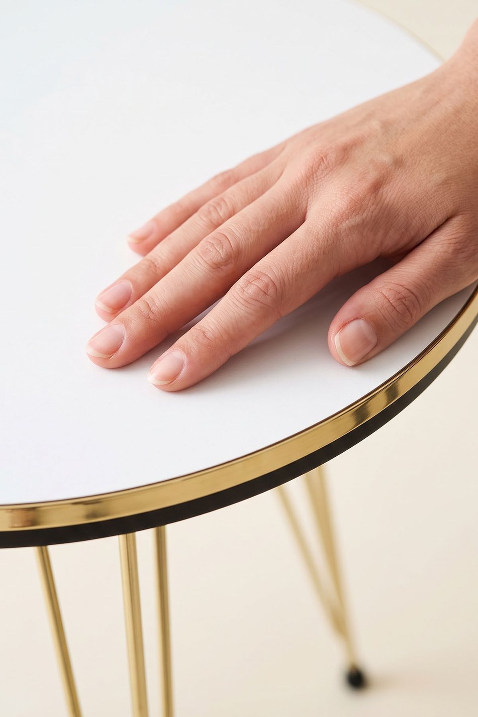 Nesttafels met gouden draadpoten 8