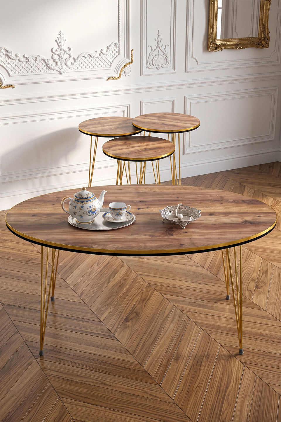 Set di tavolini con gambe a filo dorato 3