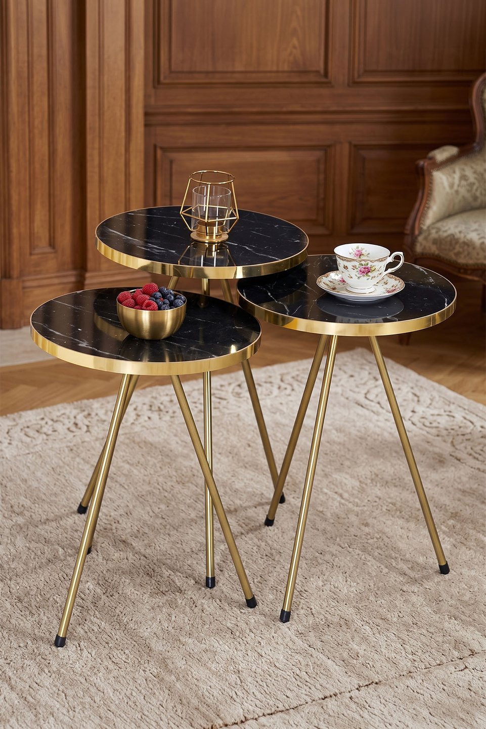 Tables gigognes à pieds en métal doré – Lot de 3 · Noir