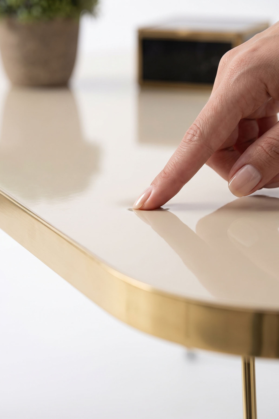 Vierkante salontafel met gouden draadframe 7
