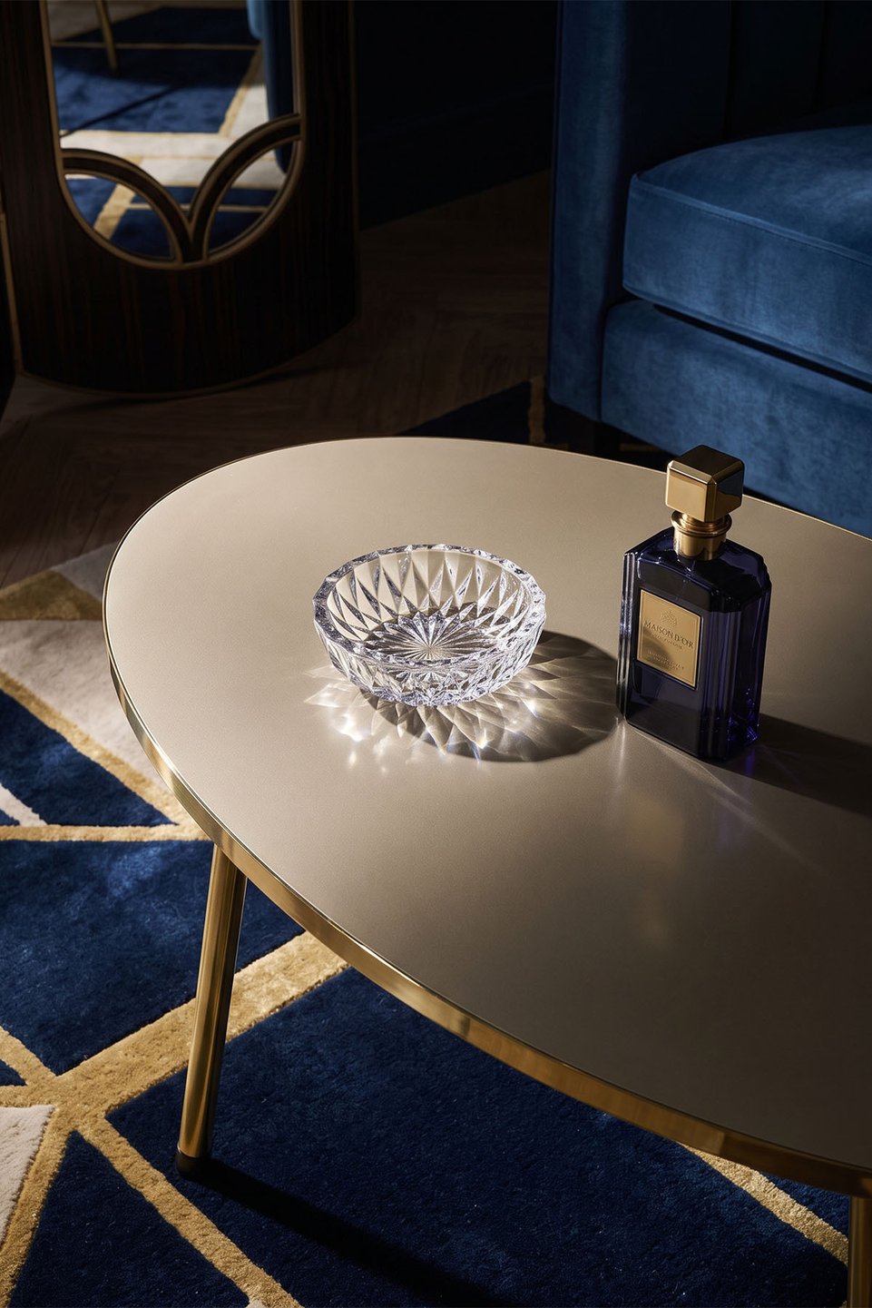 Ovale salontafel met gouden poten 7