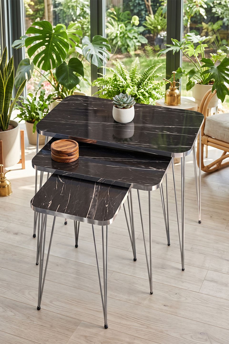 Nesttafels met gouden draadpoten 2