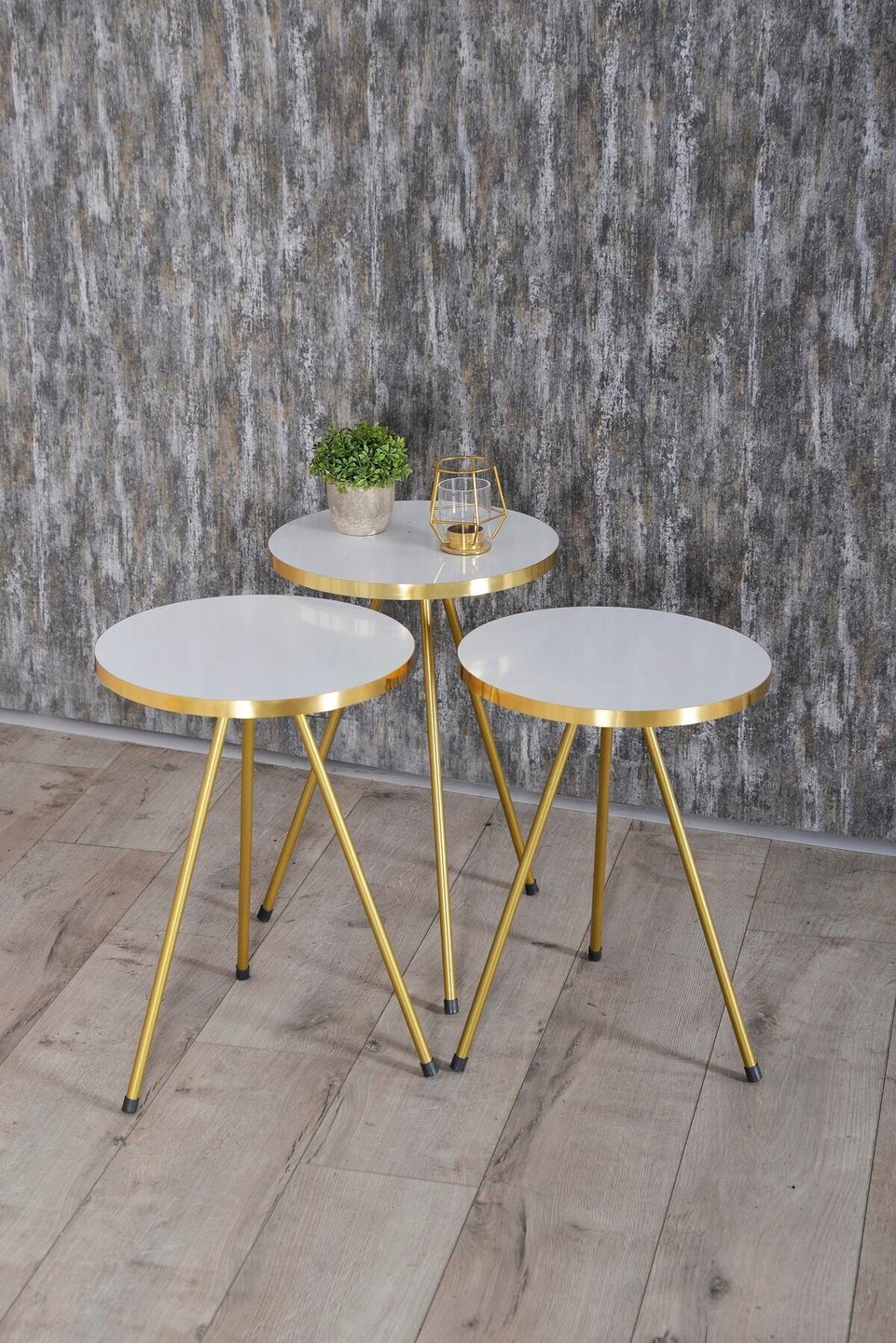 Satztische mit geraden goldenen Beinen 6