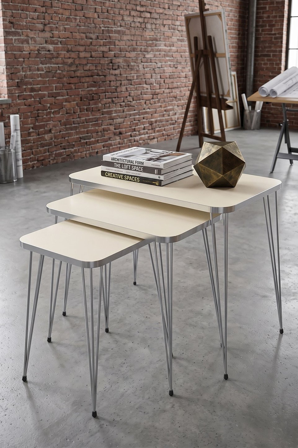 Tables gigognes à pieds en fil métallique doré 6