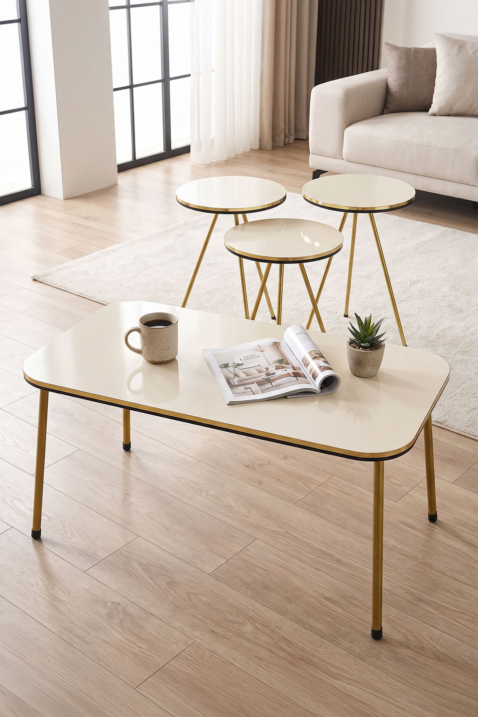 Juego de mesas con patas de metal dorado – Juego de 4 · Beige crema