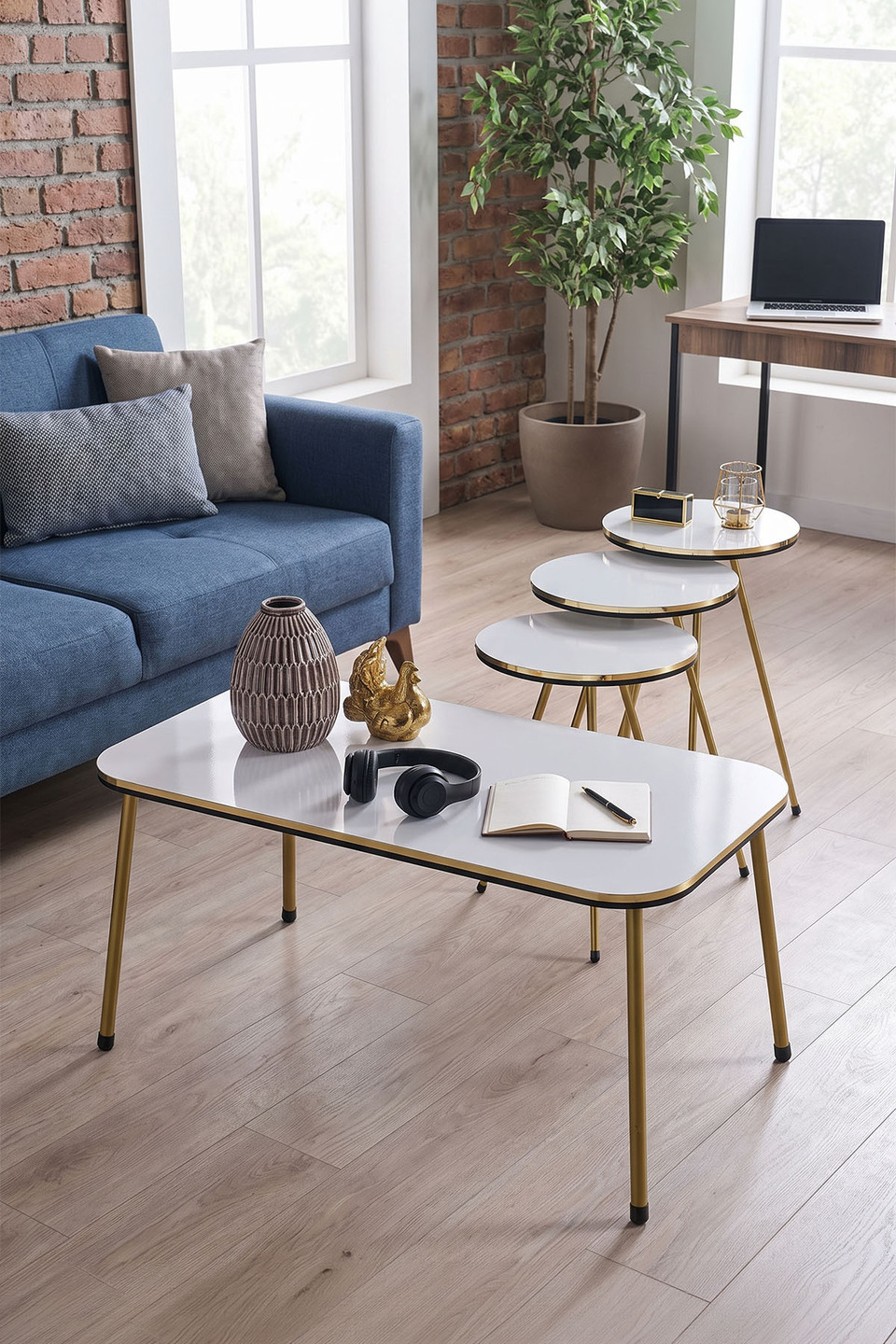 Ensemble de tables à pieds en métal doré 4
