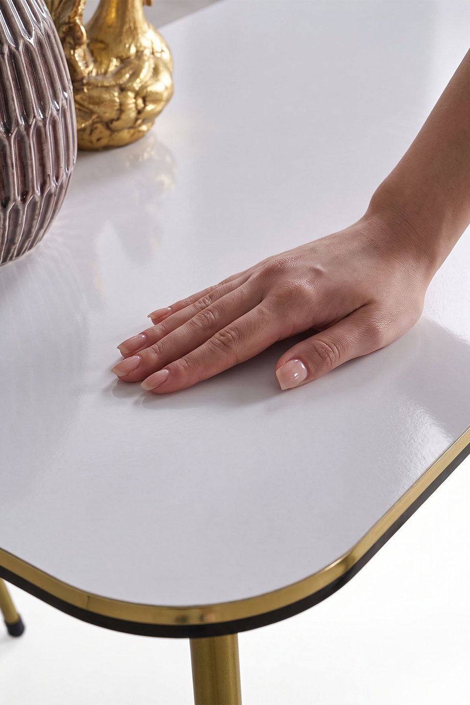 Ensemble de tables à pieds en métal doré 6